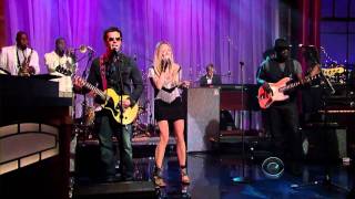 [HD] Sheryl Crow &amp; The Thieves - &quot;Summer Day&quot; (Live at the Late Show, 2010) Hot Legs here! :-)