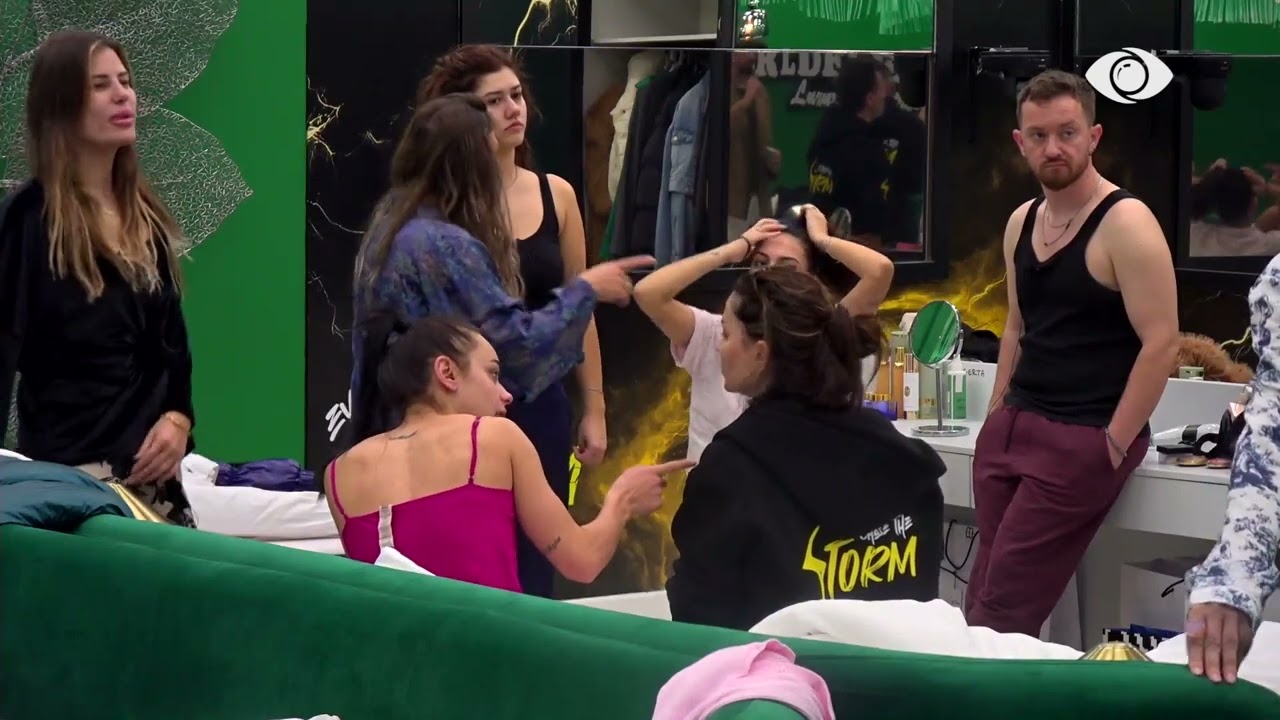 “Nuk prek asnjë gjë”/ Debat mes banorëve për rrëmujën në shtëpi