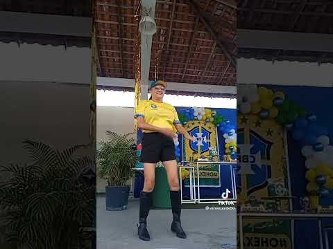 Senhorinha dançando Chapadinha na Gaveta