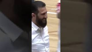 الرئيس السوري أحمد الشرع يلعب كرة السلة خلال افتتاح صالة رياضية في دمشق thumbnail