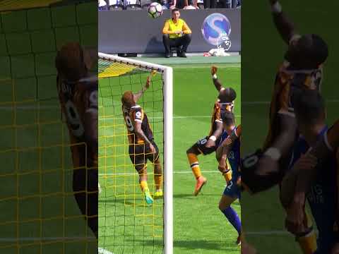 This double bicycle kick goal 🤯🚲