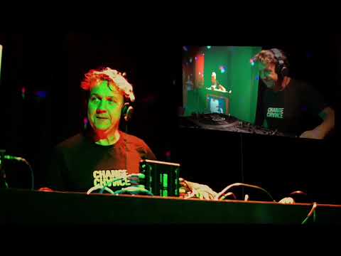 Soundkillaz Living Room mit the Waz exp.