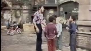 Classic Sesame Street - -A Very Simple Dance