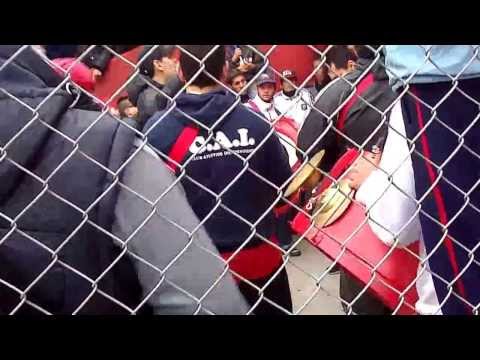 "Previa Vs Banfield + Entrada de la Barra // Bombos y trompetas" Barra: La Barra del Rojo • Club: Independiente