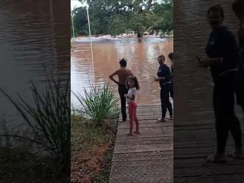 Balneário Barrinha Corguinho Mato Grosso do Sul após muita chuva o rio Aquidauana transbordou