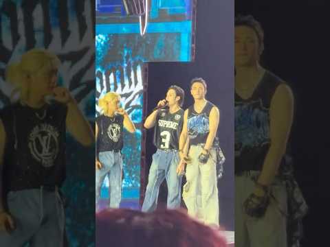 escape was written in pink glitter gel pen #bangchan #hyunjin #escape #straykids #skz