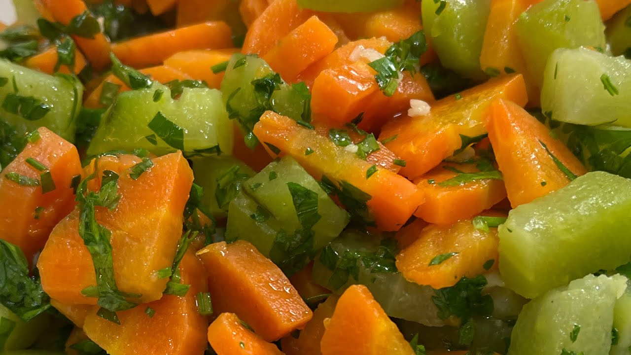 Salada assim você nunca comeu cenoura e chuchu