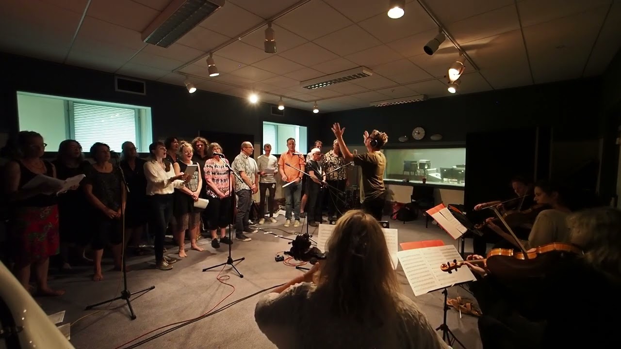 Ship song  Gary Smith at RNZ studio with Strung Out 2019