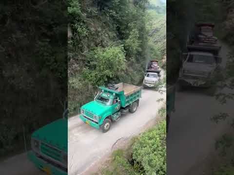 cañón del rio bache sobre la vía Palermo Santa María huila. que conecta también con planadas Tolima