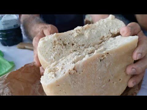 A pranzo da Antonio mi offrono"su casu marzu" il famoso formaggio con i vermi di Sardegna!!! 😋🔝🔝