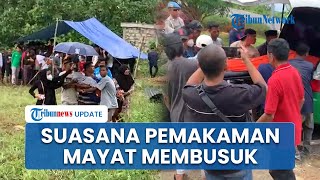 Hujan dan Tangis Warnai Suasana Pemakaman Wanita Muda yang Tewas Membusuk Sempat Dimakan Biawak