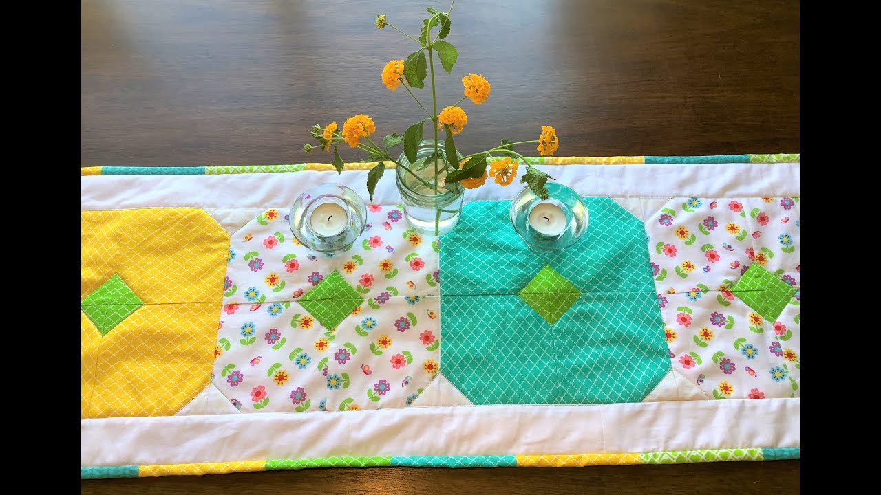 Garden Petals Table Runner - Free, fast, easy, beginner friendly pattern and how-to video