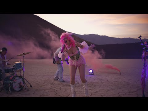 girli - Bulldozer (Official Music Video)