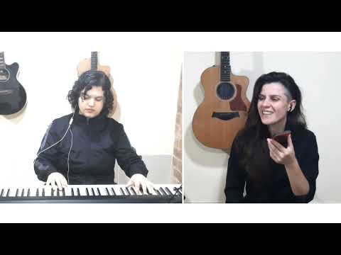 Wonderwall - Babi no piano e bateria e Adri no vocal (Cover Oasis) em Espaço Musical Mago Gigante.