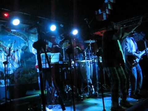 Videoclip de O Oe Vahine Anihami Tamurè (Tamurè) — Chancho en piedra