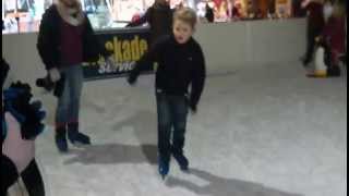preview picture of video 'Ice Skating in Reigate'
