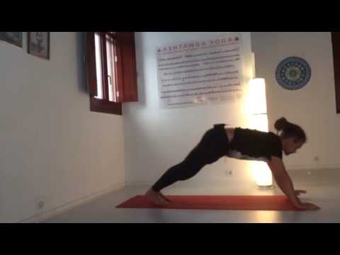 Variando en Surya Namaskar A - Ashtanga Yoga.