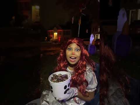 Mimi and Lily in Halloween 👻 #shorts