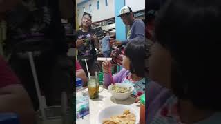 Download lagu Pengamen Suara Merdu | Anak Punk #shorts #pengamen #anakpunk #pengamensuaramerdu mp3