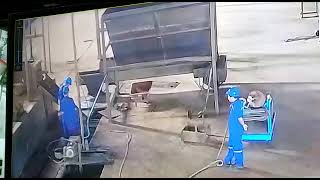 Download lagu Kecelakaan kerja yg sangat mengerikan hilang kepala mp3