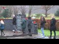 Tientallen mensen herdenken overleden kind op Ölandhorst