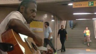 Mrs. Robinson por Tony Silva no Metrô Carioca