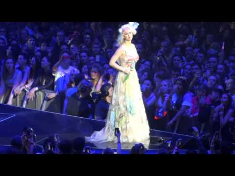 Katy Perry - unconditionally - London - o2 arena - 27/05/2014