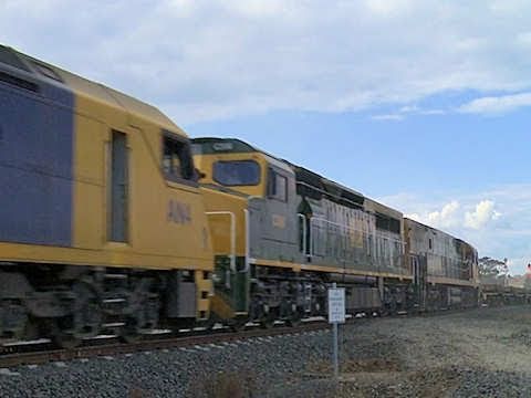Steelink Freight Train with 5 locomotives including C506 (Greentrains) -  PoathTV Australian Trains