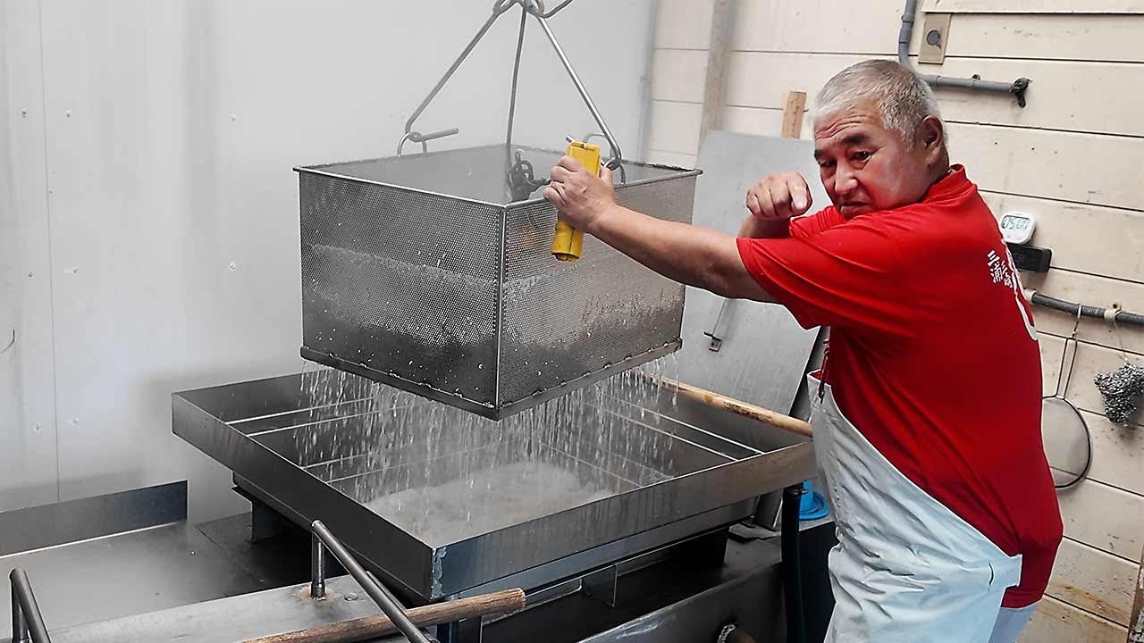 【鮮度が命】親子で闘う究極のしらす漁師！水揚げ0.1秒の魂の技術と親子の固い絆｜君栄丸🚢