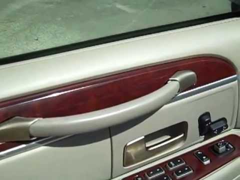 M9432 2005 Lincoln Town Car Signature Edition