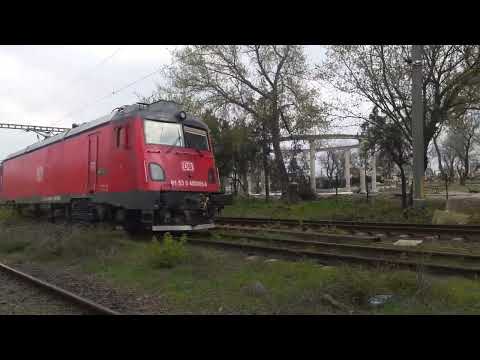 LEMA 480 065-8 RO-DBSR cu un mecanic de treabă trece pe lângă parcul CFR