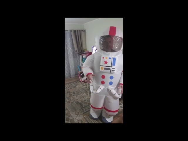 Vídeo relacionado con AirSuit® Traje de astronauta inflable | Traje inflable peculiar | Tamaño adulto 160 a 190cm | Poliéster Cómodo | Resistente | Sistema de inflación incluido | OriginalCup®