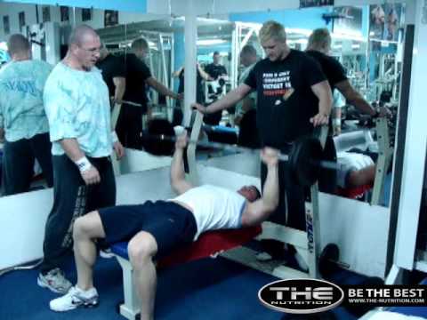THE Nutrition TEAM - bench press drop set Matej