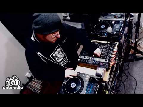 [MIX] shoebox - Renegade Session (recorded Live on dnbradio) [Quarantine Lockdown Mix]