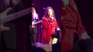 Loretta Lynn sings ' Blue Kentucky Girl '