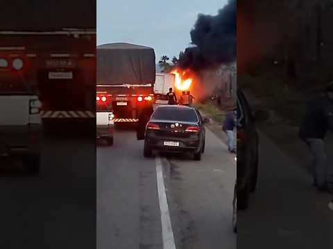 Acidente na BR-222 deixa trânsito obstruído na região de Caucaia