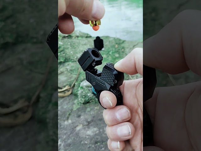 Vídeo relacionado con Prank Charm Shock | Sensory Small Electric Portable Novelty Toys | Portable Fidget Keychain | para reuniones escolares en casa, trabajo, estudios, viajes, comute, espera, de Halloween