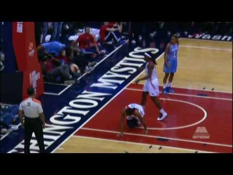 Tiffany Hayes HUGE block on the fastbreak!