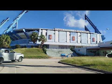 La Ave Libertadores y El parqueo del Estadio Calixto García Holguín Cuba 