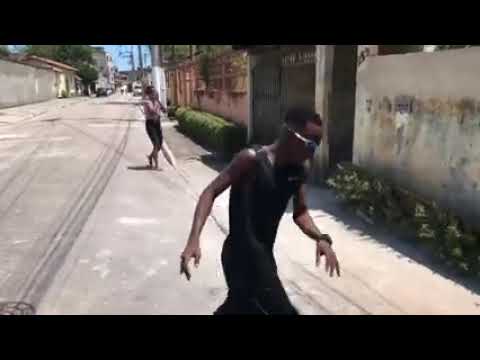 O neguinho vem de PV tá à toa Quase que o Roni pega ela O Rony é cabuloso