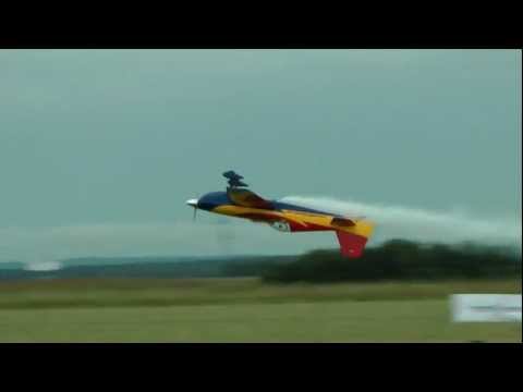 Euroflugtag Rheidt 2011 - Extra 330