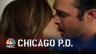 Download lagu Chicago PD - Lindsay and Severide Kiss (Episode Highlight) mp3