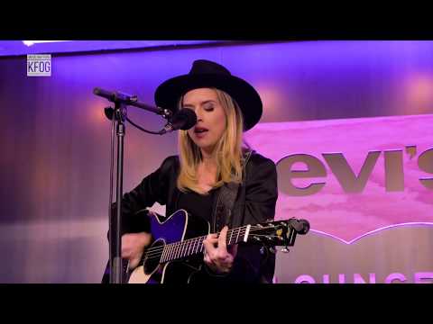 KFOG Private Concert: ZZ Ward – “Put the Gun Down”