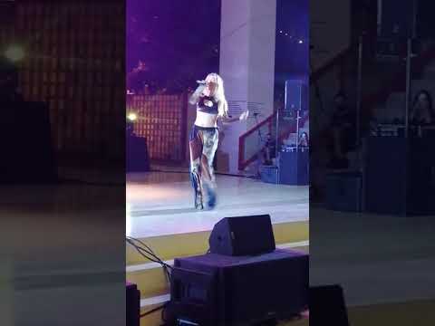 Se iluminaba - Ana Mena en Crevillente (Alicante) 08/10/21