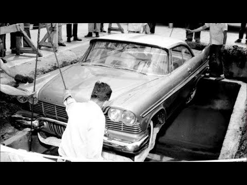 Seit 1957 ist dieses Auto unter der Erde - Erst nach 50 Jahren wurde er ausgegraben