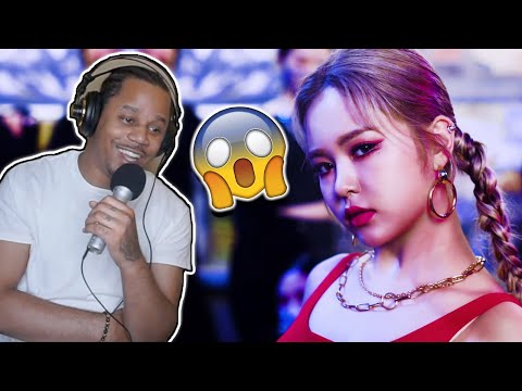 Reacting to EVERGLOW (에버글로우) - LA DI DA MV
