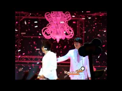 [Fancam] 110207 12+ Miracle day@BKK - Ending (Ryeowook + EunHae).avi