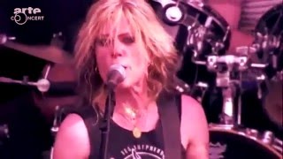 L7 - Pretend We&#39;re Dead (Live at Hellfest 2015)