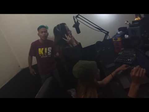 TERBARU!!!MR.TEMON HOLIC MENGGANGGU DEVA MONAS SAAT SEDANG TAKE VOKAL