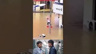 Download lagu Tips saat banjir,tapi malah basah kuyup #funny #memengakakkocak #ngakak mp3